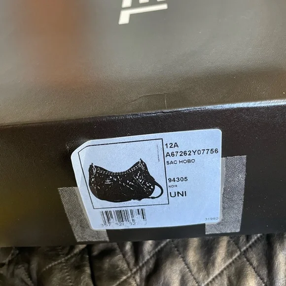 💯% Authentic Chanel hobo crossbody bag - Picture 5 of 17